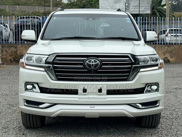 Toyota Land Cruiser Prado 2019 White