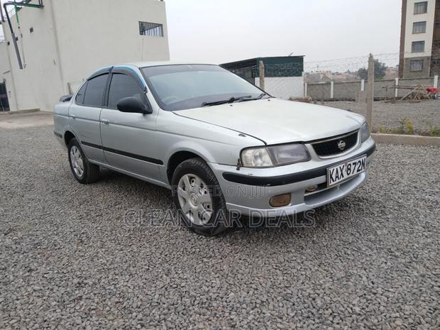 Nissan Sunny 2000 Silver