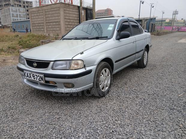 Nissan Sunny 2000 Silver