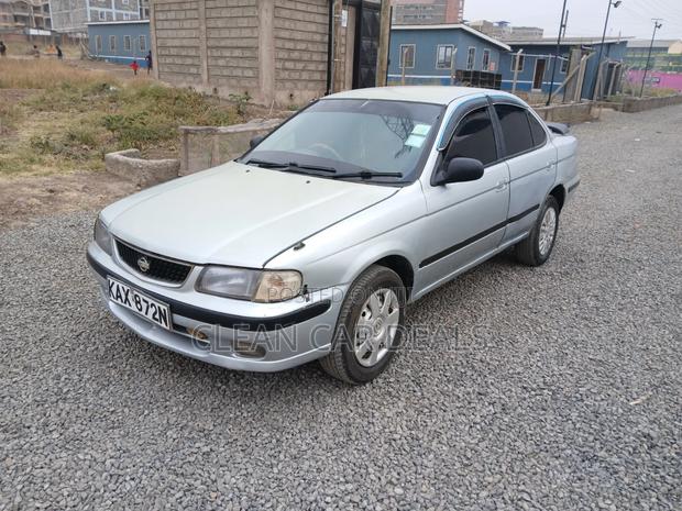 Nissan Sunny 2000 Silver