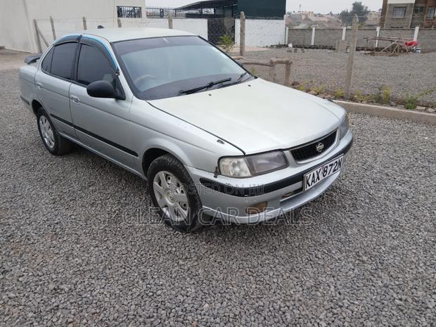 Nissan Sunny 2000 Silver