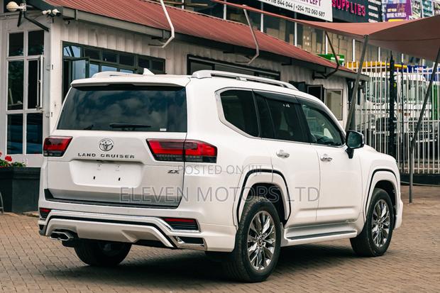 Toyota Land Cruiser 2023 White