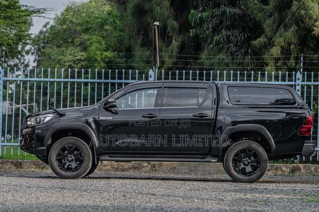 Toyota Hilux 2019 Black