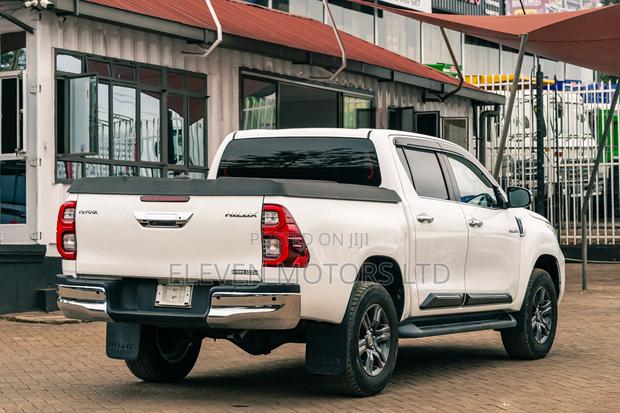 Toyota Hilux 2022 White