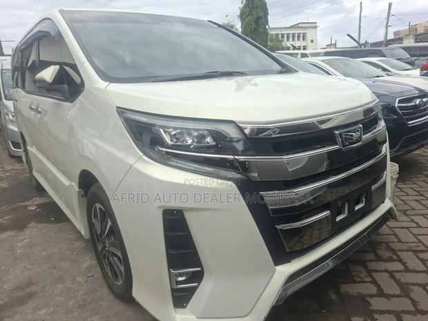 Toyota Noah 2.0 AWD (6 Seater) 2019 White
