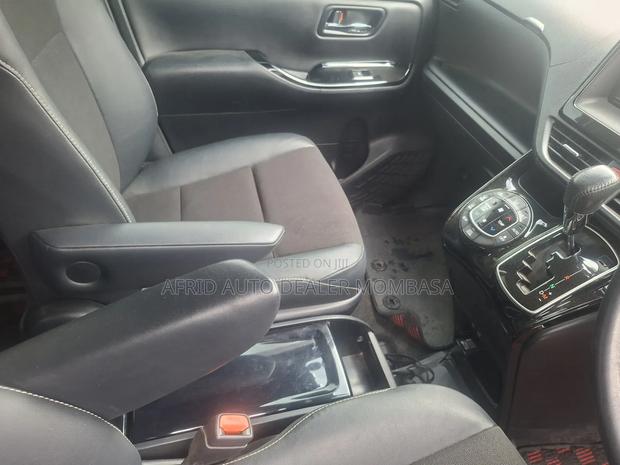 Toyota Noah 2.0 AWD (6 Seater) 2019 White