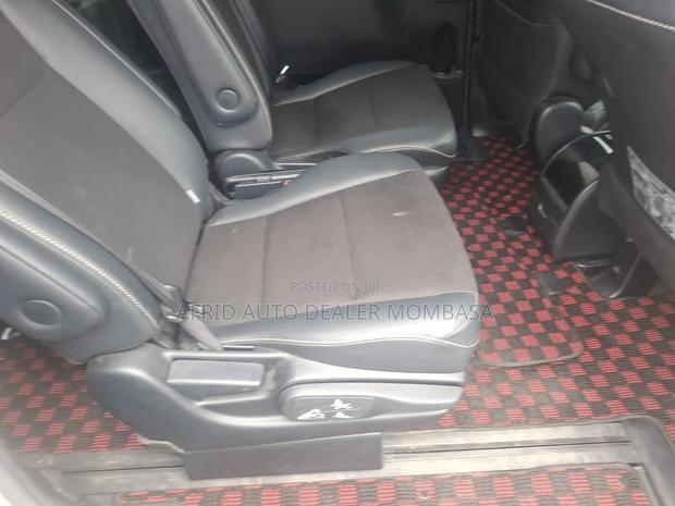 Toyota Noah 2.0 AWD (6 Seater) 2019 White