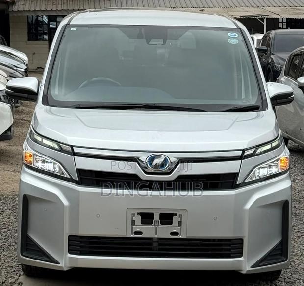 Toyota Voxy Hybrid X 2WD 7-Seater 2019 Silver