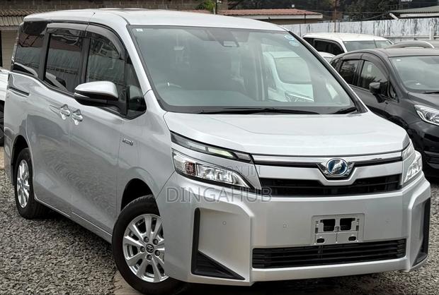 Toyota Voxy Hybrid X 2WD 7-Seater 2019 Silver