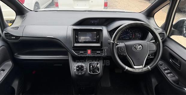 Toyota Voxy Hybrid X 2WD 7-Seater 2019 Silver