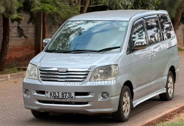 Toyota Noah 2002 Silver