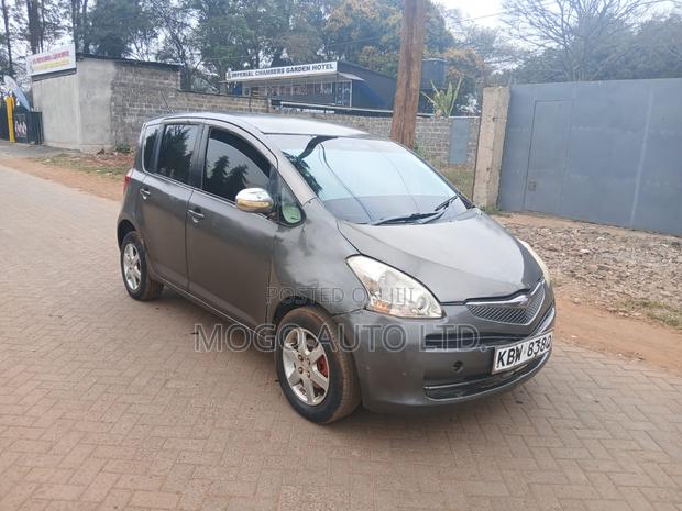 Toyota Ractis 2006 Gray