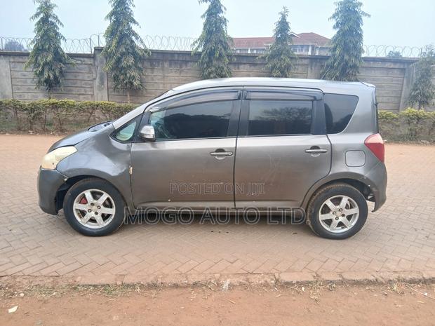 Toyota Ractis 2006 Gray