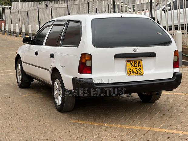 Toyota Corolla 2002 White