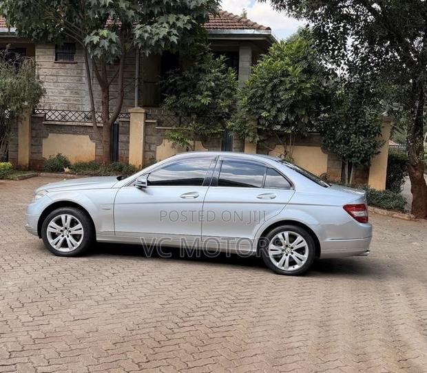 Mercedes-Benz C200 2010 Silver
