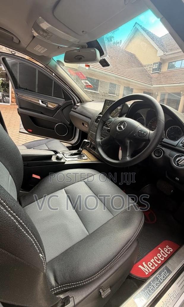 Mercedes-Benz C200 2010 Silver
