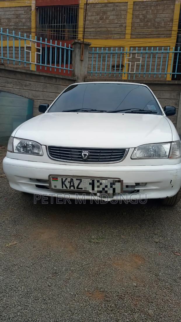 Toyota Corolla 2000 White