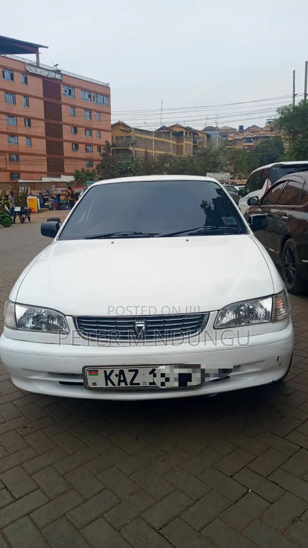 Toyota Corolla 2000 White