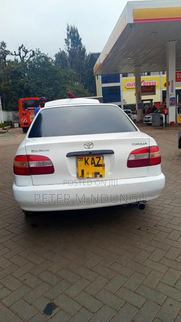 Toyota Corolla 2000 White