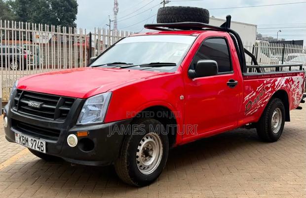 Isuzu D-MAX 2010 Red
