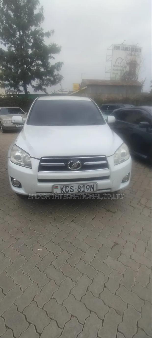 Toyota RAV4 2011 White
