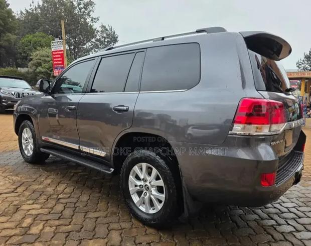 Toyota Land Cruiser 4.5 V8 VXR 2019 Gray