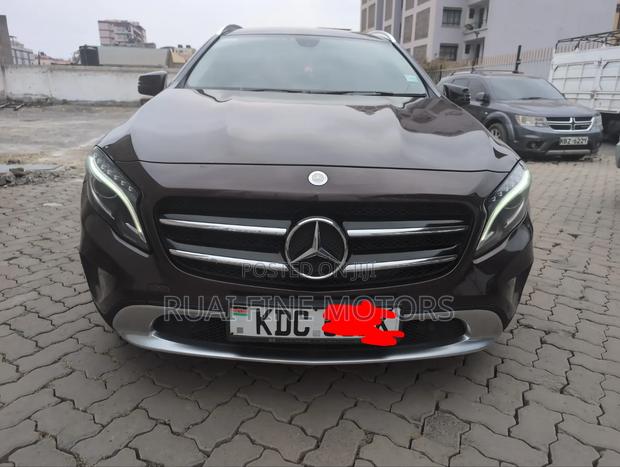 Mercedes-Benz GLA 250 2015 Brown