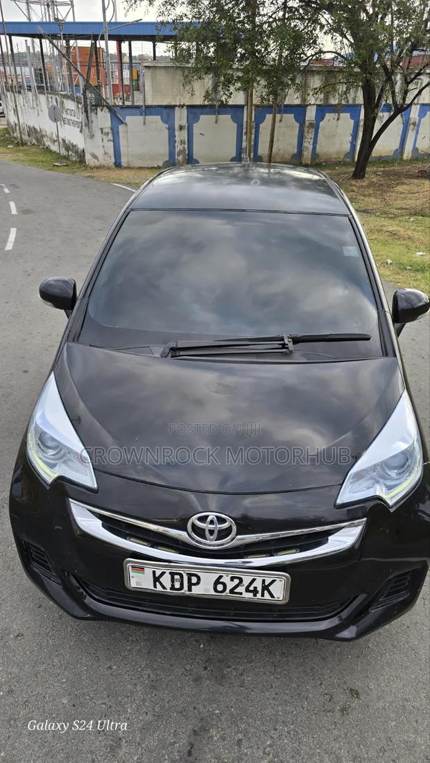 Toyota Ractis 2015 Black