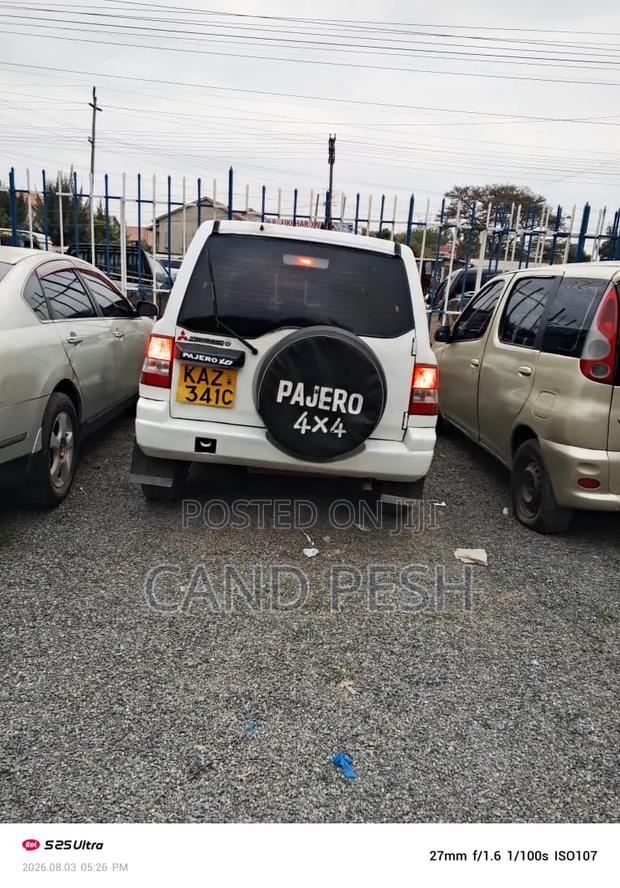Mitsubishi Pajero 2000 White