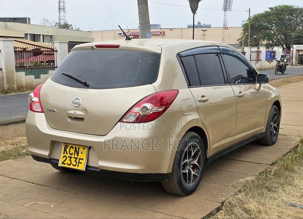 Nissan Tiida 2010 Gold