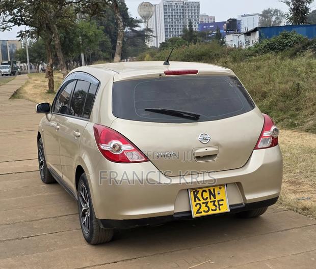 Nissan Tiida 2010 Gold