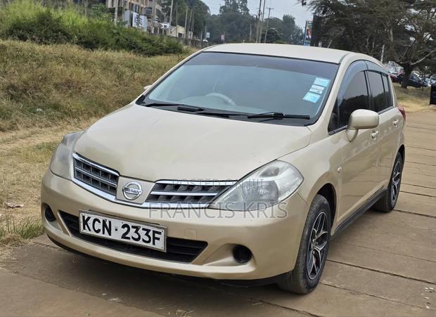 Nissan Tiida 2010 Gold