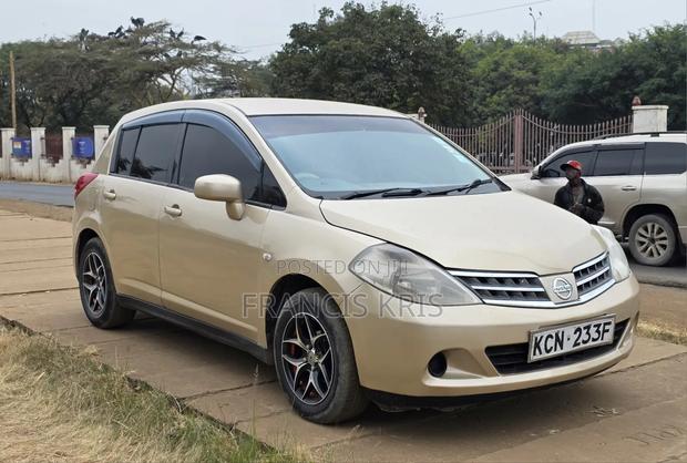 Nissan Tiida 2010 Gold