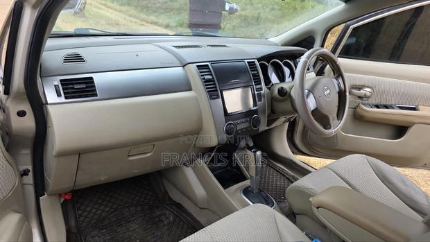 Nissan Tiida 2010 Gold