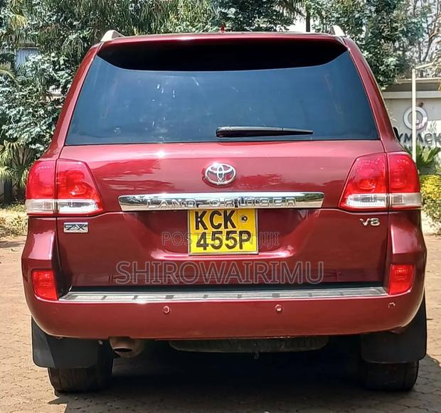 Toyota Land Cruiser 2010 Red