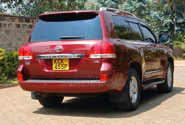 Toyota Land Cruiser 2010 Red