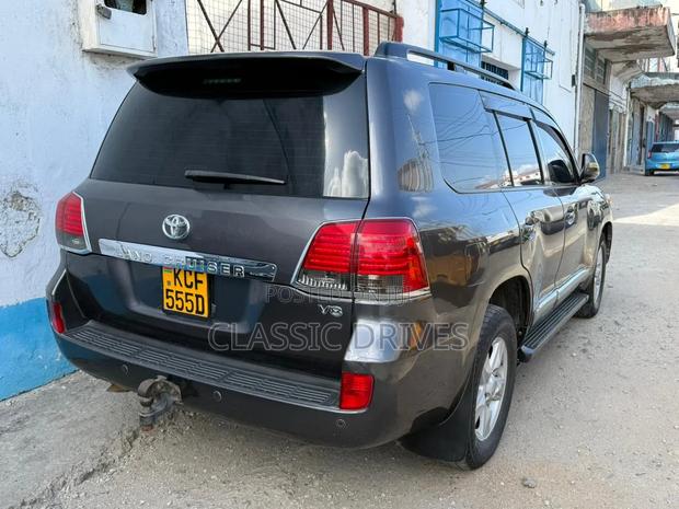 Toyota Land Cruiser 2009 Gray