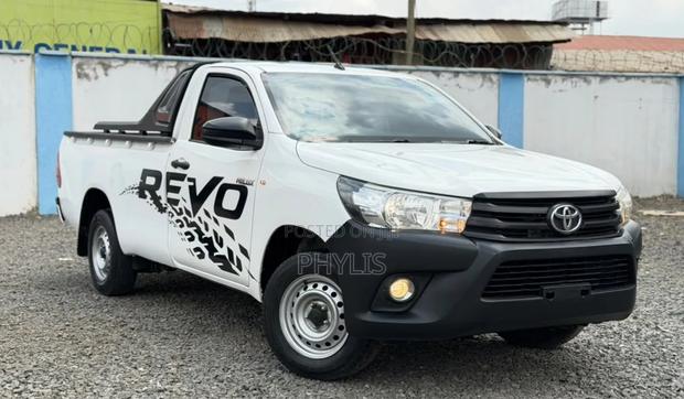 Toyota Hilux 2019 White