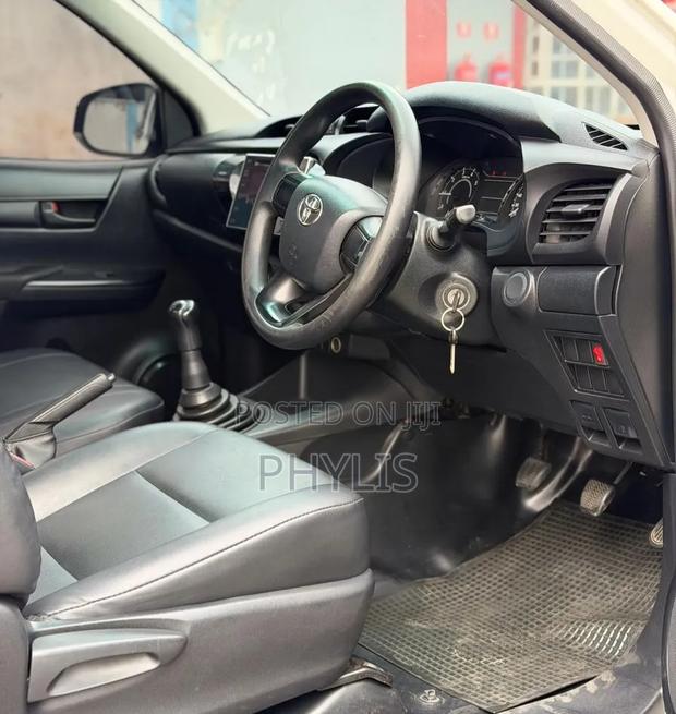 Toyota Hilux 2019 White