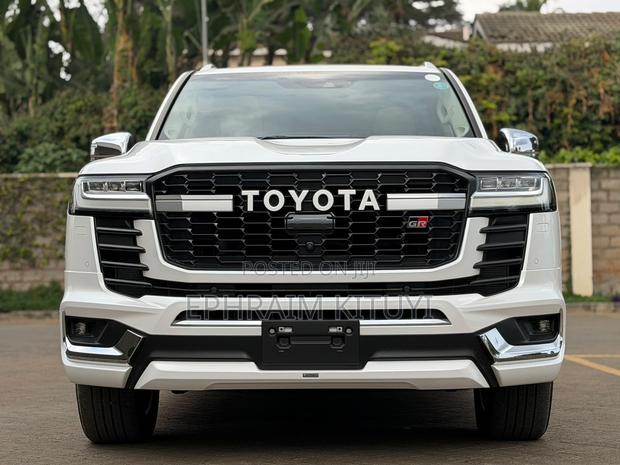 Toyota Land Cruiser 2023 White