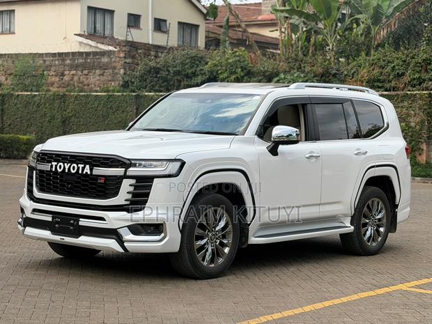 Toyota Land Cruiser 2023 White