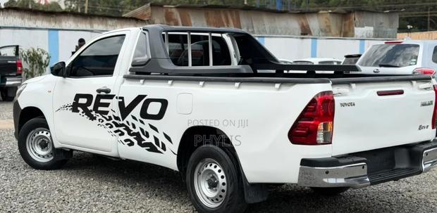 Toyota Hilux 2019 White