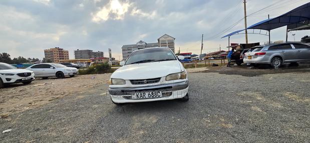 Toyota Corolla 2001 White