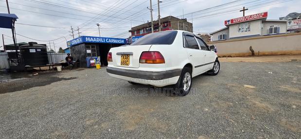 Toyota Corolla 2001 White