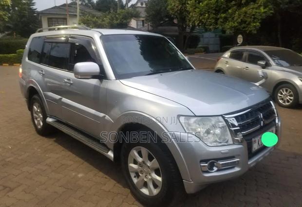 Mitsubishi Pajero 2014 Silver