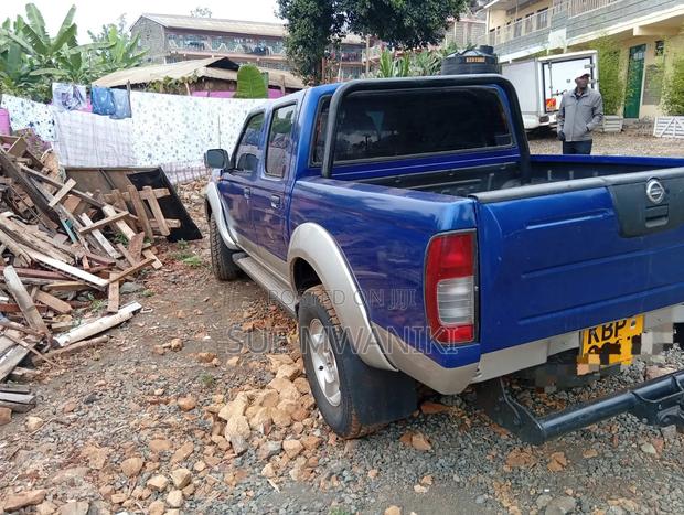 Nissan Navara 2001 Blue