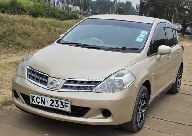 Nissan Tiida 2010 Gold