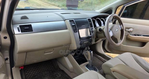 Nissan Tiida 2010 Gold