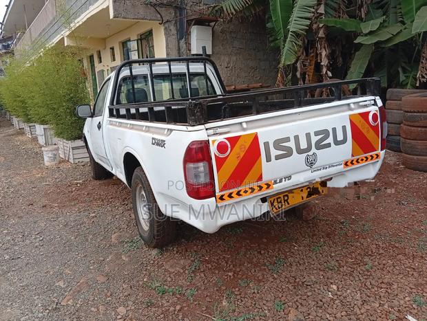 Isuzu D-MAX 2011 White