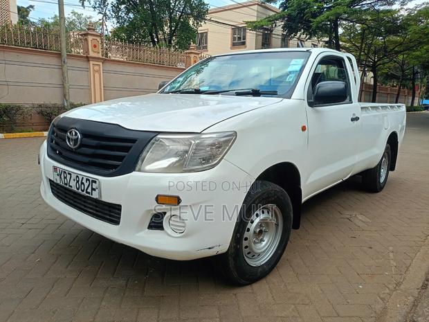 Toyota Hilux 2013 White
